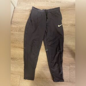 Nike Men’s Black Phenom Joggers - L